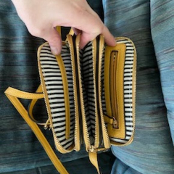 Lily and Ivy small crossbody purse - Picture 7 of 7